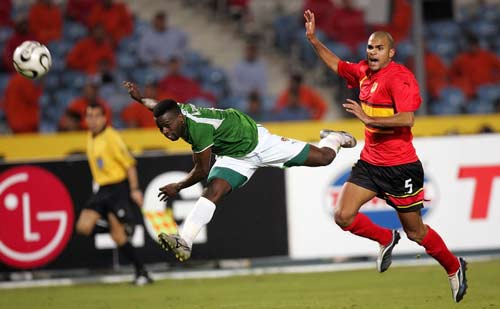 从前的对手再度相遇，博格巴与萨内欧冠相遇赛后寒暄（旧敌重逢：博格巴与萨内欧冠赛后握手致意）