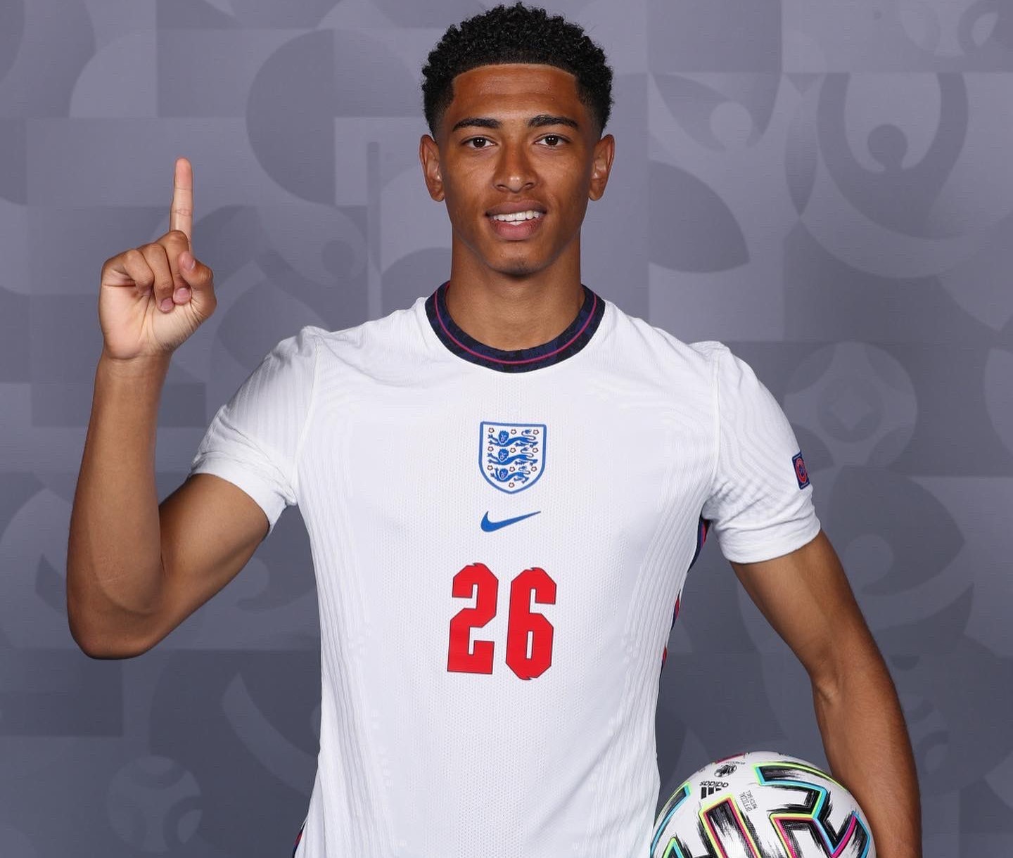 海港夺冠历程：上半程排第4，对BIG4仅取1分；下半程11胜2平2负