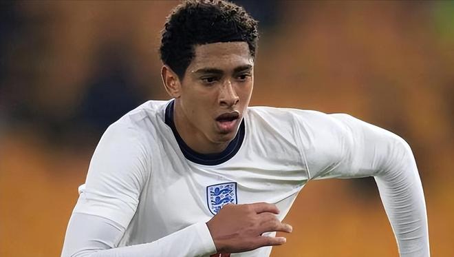 莱万西甲生涯进74球，同期单一联赛进球数仅次于哈兰德和凯恩（莱万西甲累计74球，同期单联赛进球数仅逊哈兰德与凯恩）