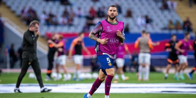 记者：郑智有望接替邵佳一执教青岛西海岸