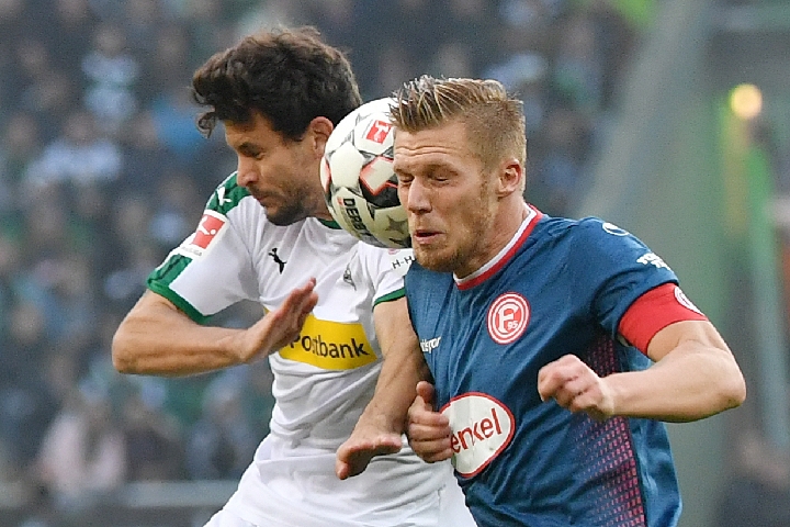 洛杉矶快船负于森林狼，经历逆转五连胜，森林狼展现顽强斗志，快船失误多，火力不足。