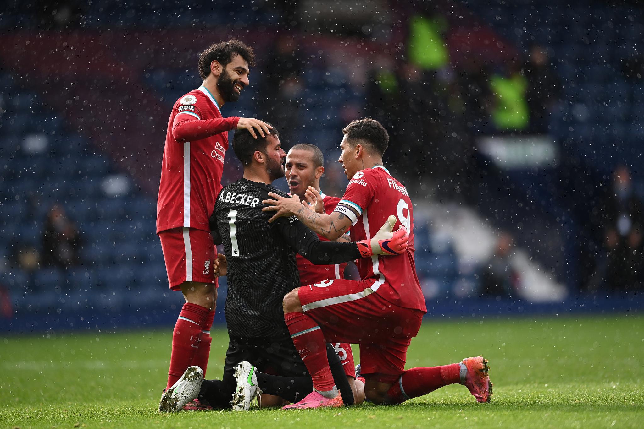 足坛年终大战淘汰赛开启：内马尔PK梅西等焦点对决，参与投票赢球衣（年末足坛淘汰赛开打：梅西对阵内马尔等重磅对决，投票赢球衣）