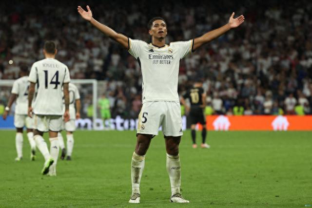 新华社：回顾中国足球这一年，国足沉浮与“城超”燎原（新华社：一年看中国足球——国足起落，“城超”火遍全国）