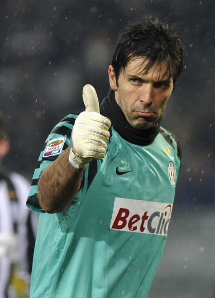 意甲：米兰客场2-1战胜罗马