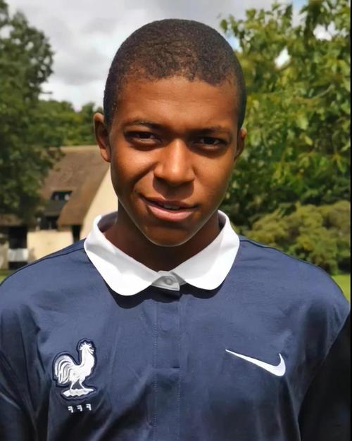 跟队：米兰有意签下阿图博卢，卡普里莱和雷斯特也在名单中