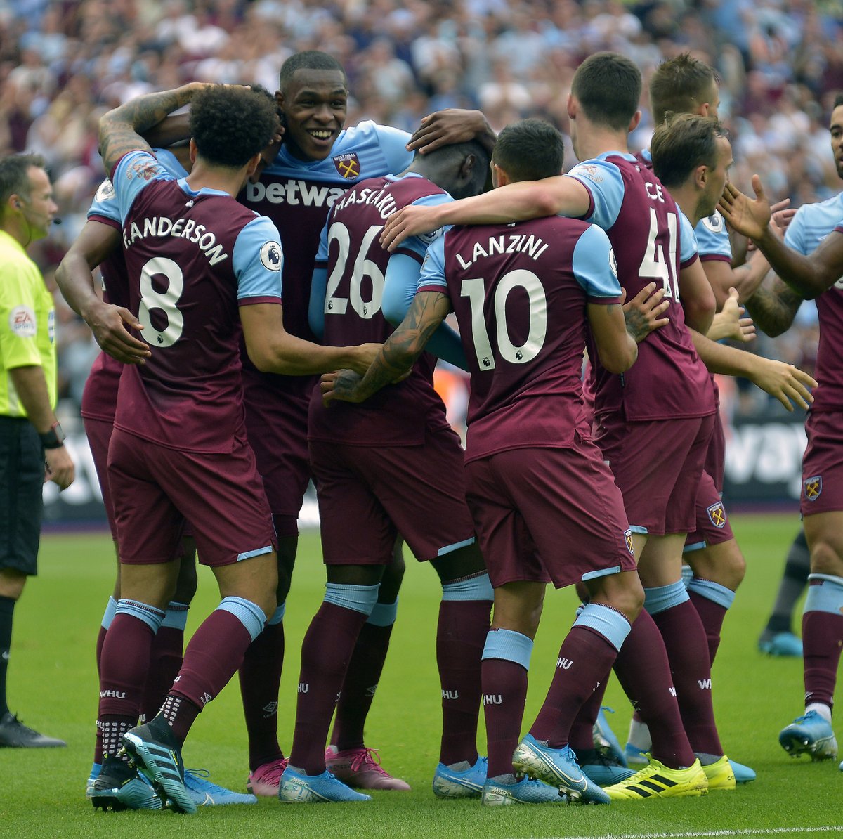 里夫斯：我和浓眉的感情很深，他是我能走到今天的重要原因